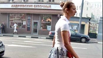 Ut_0872# A girl in the shirt white skirt! The draught prevented me again. She held the skirt with he