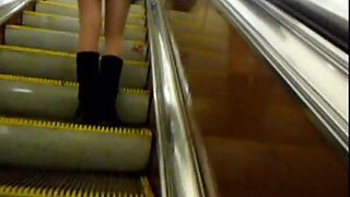 UT_906#Slim blonde in a short skirt! She was alone on the escalator, and I slowly climbed to